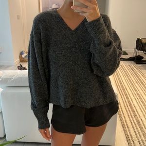 WILFRED FREE ARITZIA V NECK SWEATER IN GREY